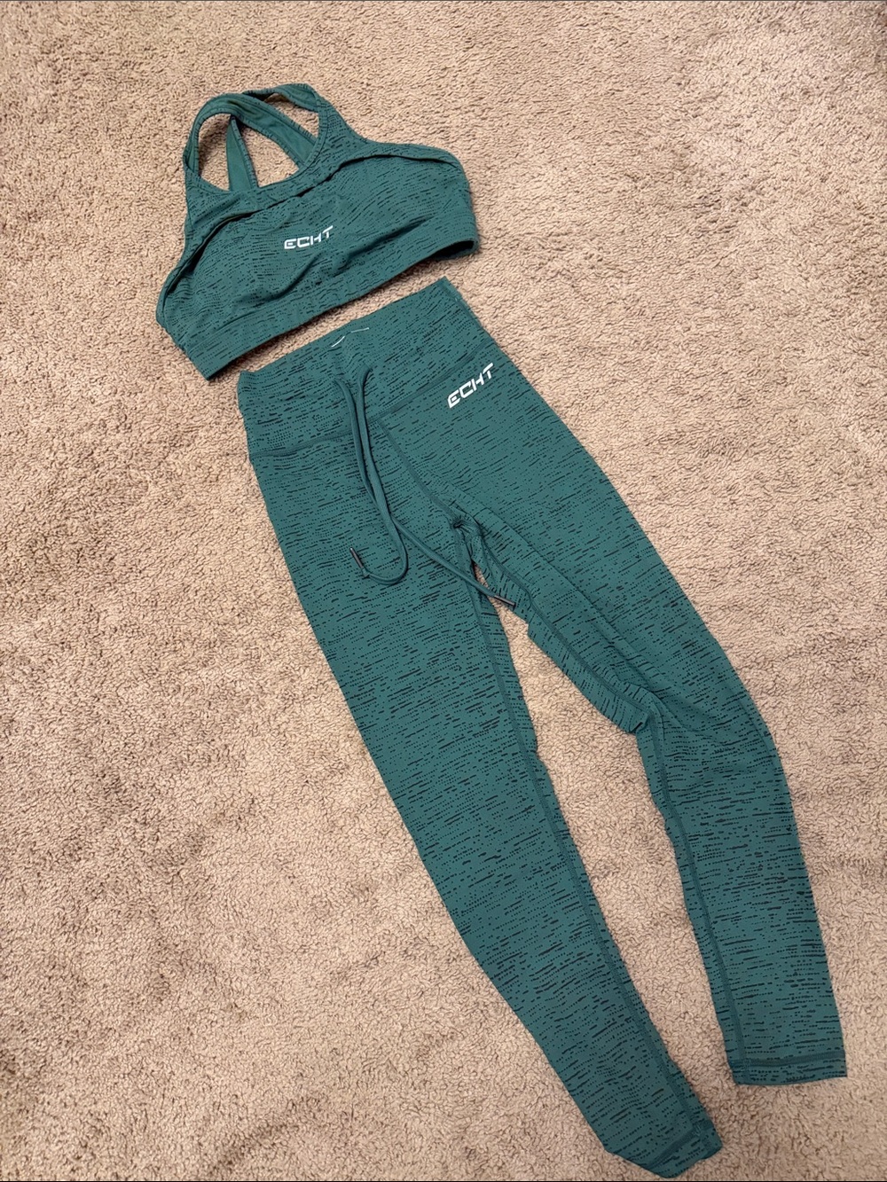 Echt Tempo Vision Legging Set Green/black
Top M
Pants XS
Worn for a photo shoot - Picture 2 of 5
